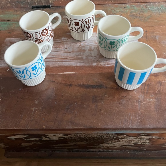 Set of 5 Vintage Stackable Mugs. - Picture 3 of 10